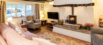 Ingleton 2-bed Cottage, Sleeps 4, Pet Ok & Parking