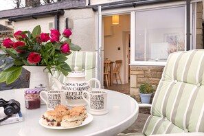 Balcony - Ingleton 2-bed Cottage, Sleeps 4, Pet Ok & Parking (Carnforth)