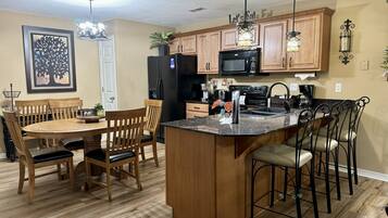 Lägenhet - 3 sovrum | Restauranger