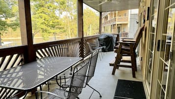 Condo, 3 habitaciones | Restaurante al aire libre