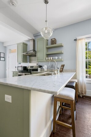 Fridge, microwave, oven, stovetop - The Pearl Suite | 3BR 1st Floor Near King St! (Charleston)