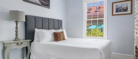 3 habitaciones, tabla de planchar con plancha, wifi y ropa de cama