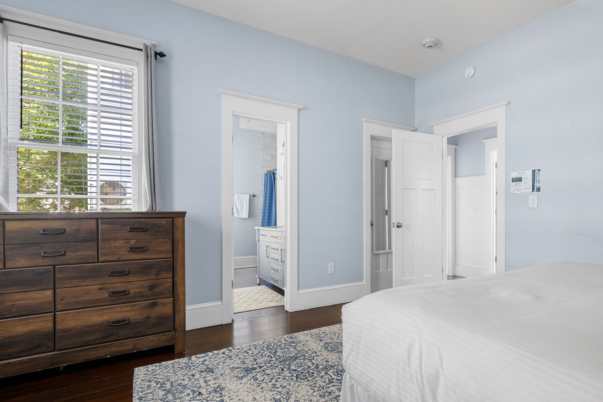 3 chambres, fer et planche à repasser, Wi-Fi, draps fournis