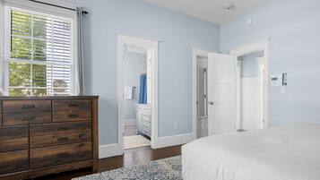 3 slaapkamers, een strijkplank/strijkijzer, wifi, beddengoed