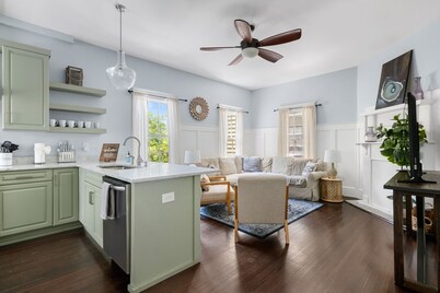 The Pearl Suite | 3BR 1st Floor Near King St!