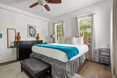 The Oyster Suite | 2BR Steps to King Sleeps 4!