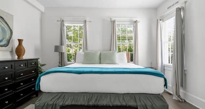 The Oyster Suite | 2BR Steps to King Sleeps 4!