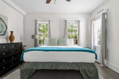 The Oyster Suite | 2BR Steps to King Sleeps 4!