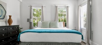 The Oyster Suite | 2BR Steps to King Sleeps 4!