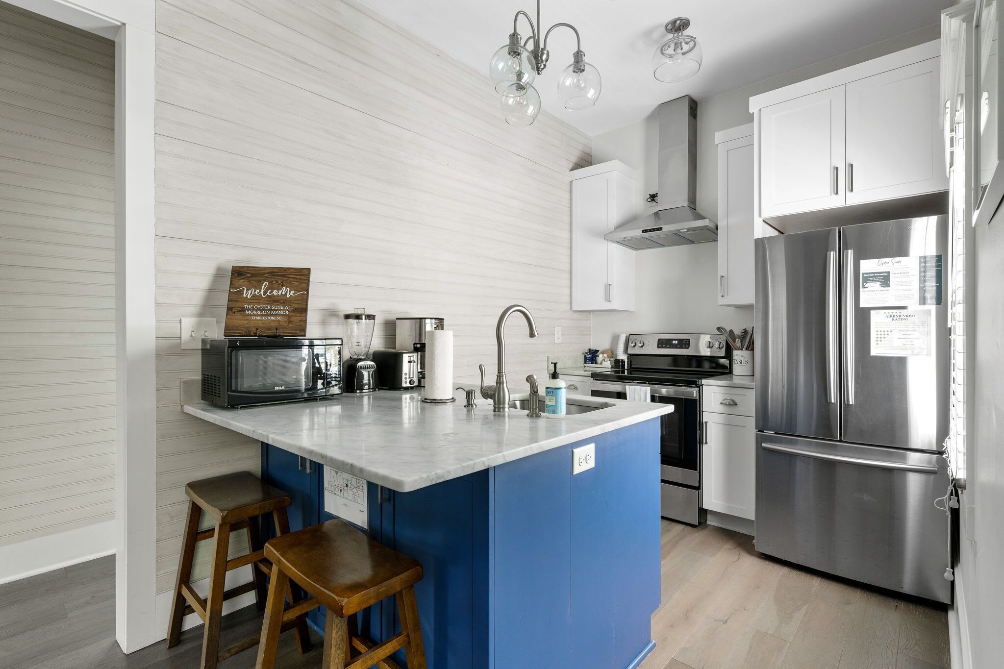 Geladeira, micro-ondas, fogão, cooktop