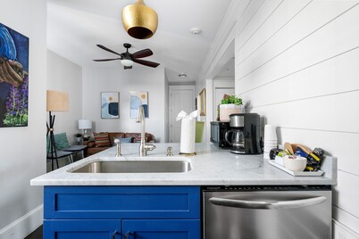 The Indigo Suite | 3BR 2BA Near King | Sleeps 6!