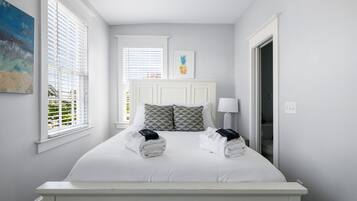 3 habitaciones, tabla de planchar con plancha, wifi y ropa de cama