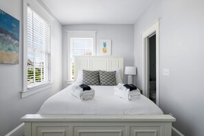 3 habitaciones, tabla de planchar con plancha, wifi y ropa de cama