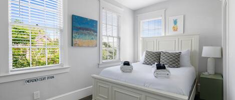 3 habitaciones, tabla de planchar con plancha, wifi y ropa de cama