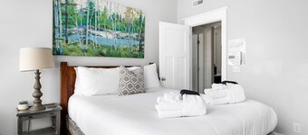 The Indigo Suite | 3BR 2BA Near King | Sleeps 6!