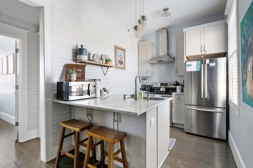 The Julep Suite | 3BR/2BA Steps to King St!