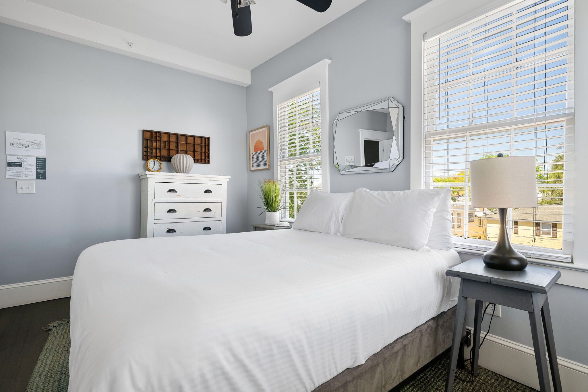 3 多间卧室、熨斗/熨衣板、WiFi、床单