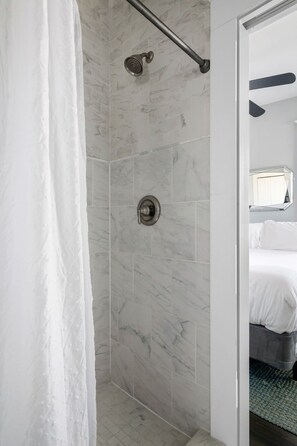 Shower, hair dryer, towels, shampoo - The Julep Suite 3BR 2BA Steps to King St (Charleston)