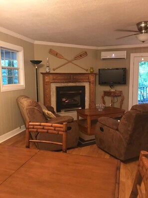 Smart-tv och eldstad