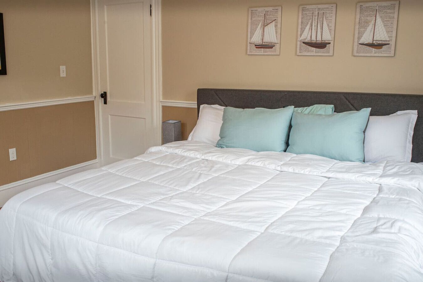 2 bedrooms, desk, iron/ironing board, travel cot