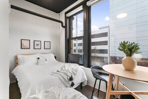 1 chambre, fer et planche à repasser, accès au Wi-Fi (inclus)