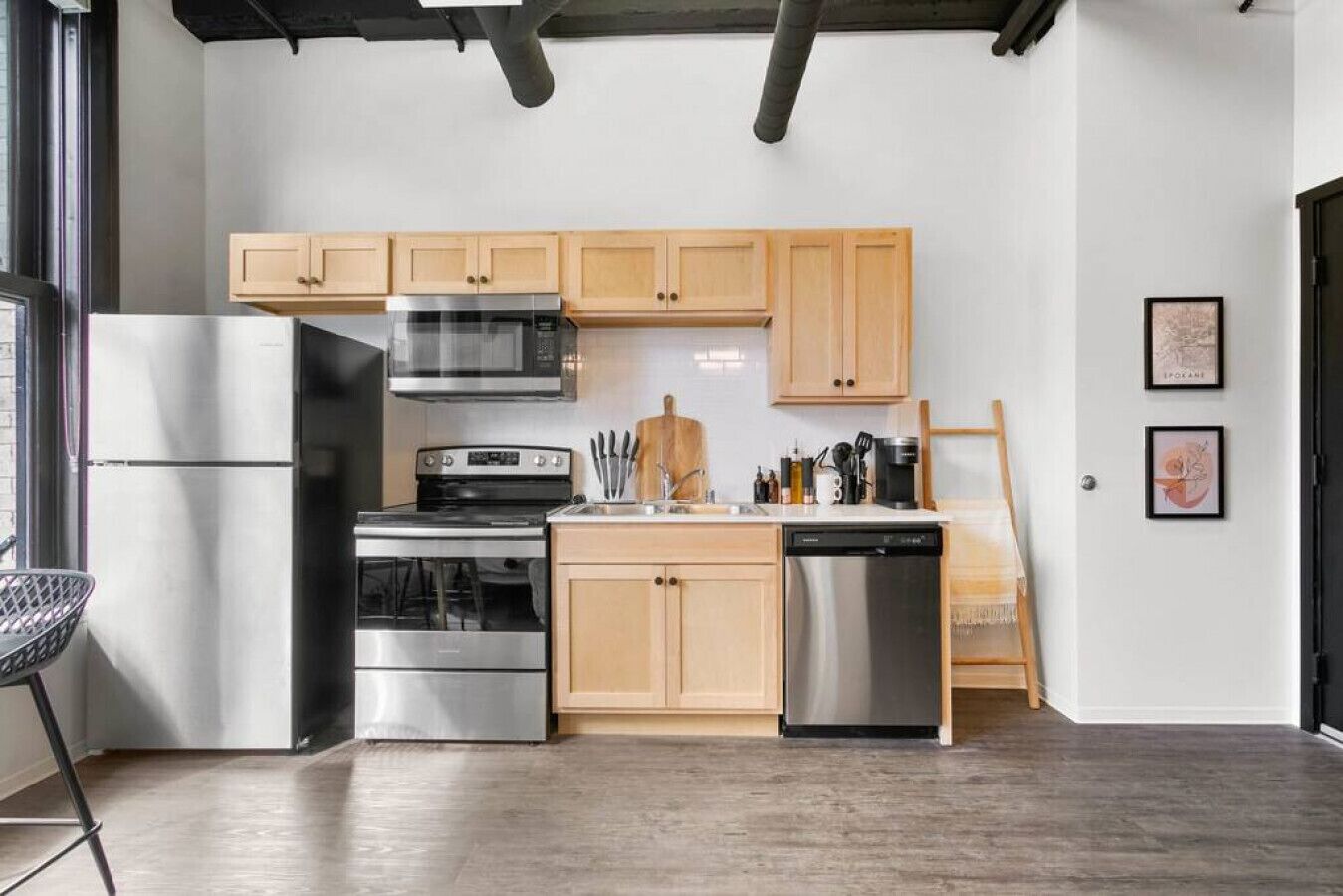 Refrigerador, microondas, horno y parrilla de estufa 