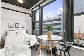 1 chambre, fer et planche à repasser, accès au Wi-Fi (inclus)