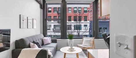 Televisión y chimenea