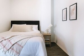 1 bedroom, desk, iron/ironing board, free WiFi - Designer Loft Downtown with WiFi 210 (Spokane)