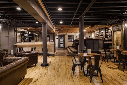 Designer Loft Downtown with WiFi 210