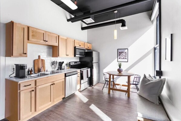 Fridge, microwave, oven, stovetop