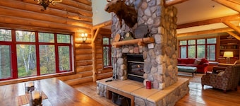 Tettegouche Lodge 8BR-6.5Bath & 32 acres of outdoors relaxation ON Baptism River