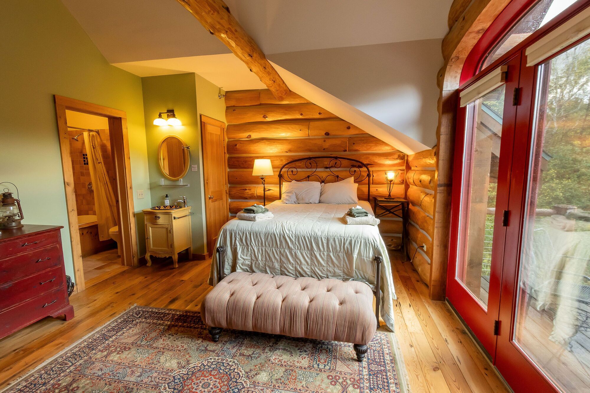 8 bedrooms, iron/ironing board, WiFi, bed sheets