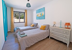 4 多间卧室、办公桌、熨斗/熨衣板、旅行婴儿床