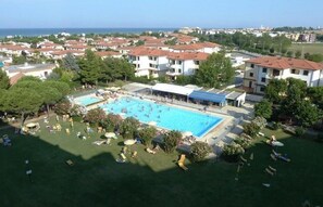 حمّام سباحة خارجي