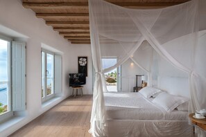 10 Schlafzimmer, Zimmersafe, Schreibtisch, Bügeleisen/Bügelbrett