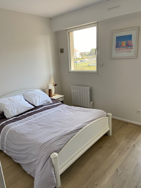 2 bedrooms, iron/ironing board