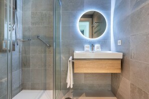 Bathtub, hair dryer, towels - Santa Barbara Heights II CLC - Luxury, private terrace pool, sea view (Mijas Costa)