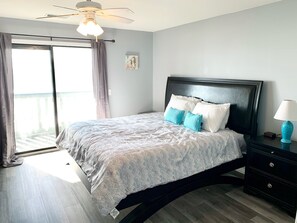 2 bedrooms, iron/ironing board, WiFi, bed sheets - 2 Large Bedrooms, Double Oceanfront Balcony, Full size kitchen, Pool! (Surfside Beach)