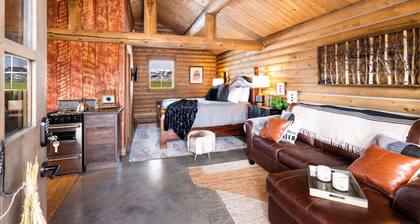 Beautiful Log Cabin in the Heart of Paradise Valley, Montana