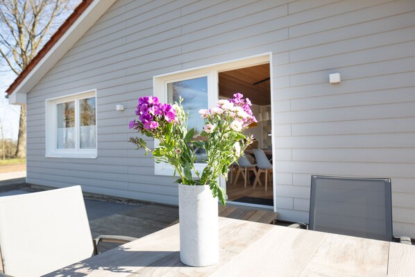 Outdoor dining - Modern vacation home in a quiet location (Loit)