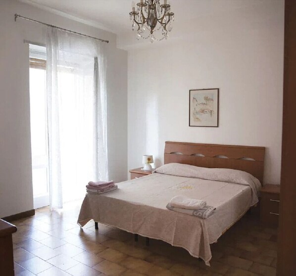 2 chambres, fer et planche à repasser, Wi-Fi gratuit, draps fournis