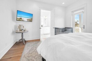 4 bedrooms, desk, iron/ironing board, travel cot - Golf Cart｜4bed, 3.5 bath｜Luxury 30A Getaway! (Santa Rosa Beach)