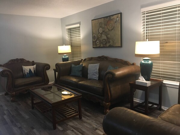 Smart TV, fireplace - Cozy Modern 1 Bed 1 Bath next to Park! (Van)