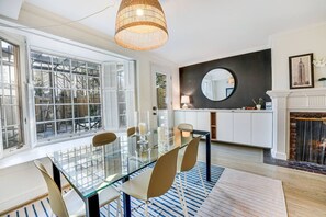 Dining - Steps to GWU-Georgetown-Nat'l Mall | Free Parking (Washington)
