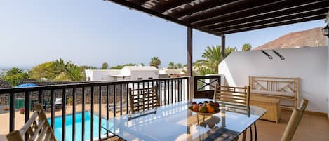 屋外ダイニングエリア