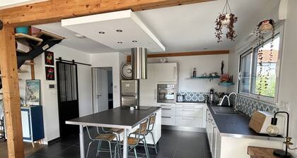 Beautiful house on large plot for 9 people, 140 m2 with private pool