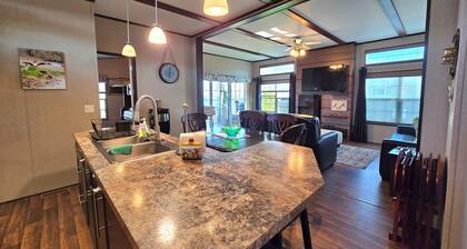 Lake Front Dream Cottage Resort!!! W-5 Star Golf Course!!