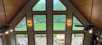 Georgia’s Landing-NEWLY REMODELED-Waterfront-Hot tub-Luxury and peaceful