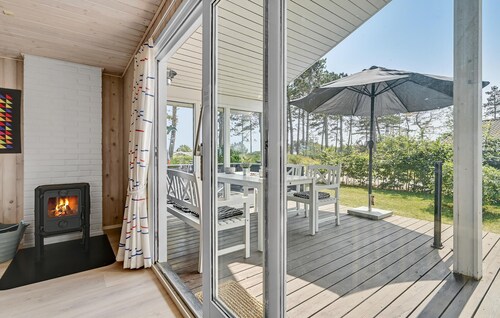 Beautiful home in Ebeltoft with WiFi